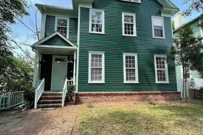 Image de 3-Unit Historic Downtown Home