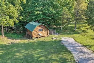 Image de Rustic Cabin with Pool Access
