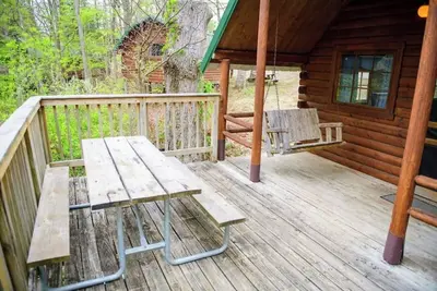 Image de Rustic Cabin with Views in Bloomington