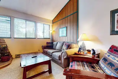 Image de Pet-Friendly & Quaint Unit, Quiet Location. Pool, Tennis Courts, etc. On-site