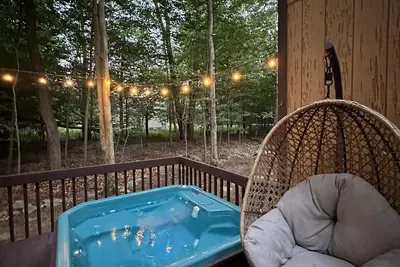 Image de Cozy House in Big Bass Lake Gouldsboro with Hot Tub, Fire Pit, Pool, Ping Pong