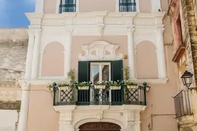 Image de Entire apartment in historic building with fine furnishings and every comfort