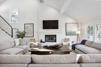 Image de Lakefront Oasis | Pool & Hot Tub