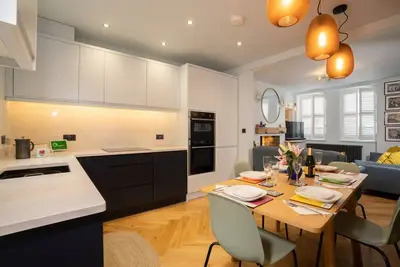 Image de Modern Home in Windermere, by LetMeStay
