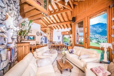 Image de Terrasse, balcon, cheminée ou poêle à bois, parking, télévision, 180m², Châtel