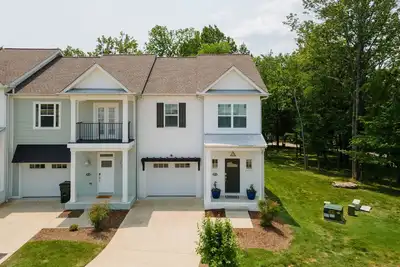 Image de Cozy Lake Condo - Two Covered Porches - Boat Slip!