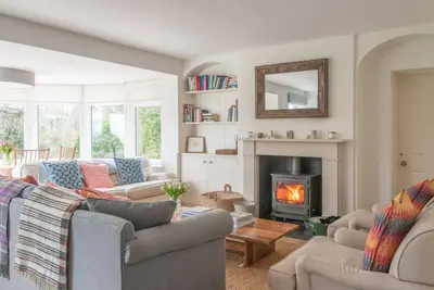 Image de White Horses - a large dog friendly home overlooking South and North Sands beaches in Salcombe