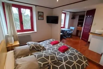Image de Chambre le Frêne, accès piscine, vue sur les Pyrénées, proche de Mirepoix