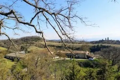 Image de Gîte le Cyprès, Jardin privé, piscine, pleine nature, ferme agrotouristique, proche Mirepoix