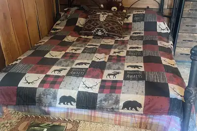 Image de Beautiful cabin with rustic charm in Eureka, Mt!