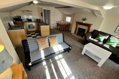 The Hideaway Holywell - Cosy Apartment in Perfect Location