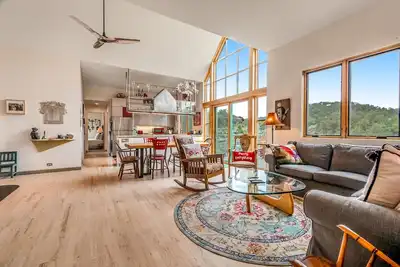 Image de Mountain-view house in Carbondale with private tennis, hot tub, deck & patio