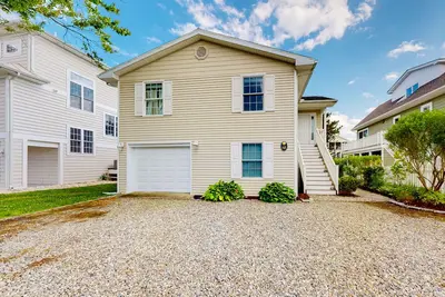 Image de Town of South Bethany Beach home with sunroom and water views - dogs ok