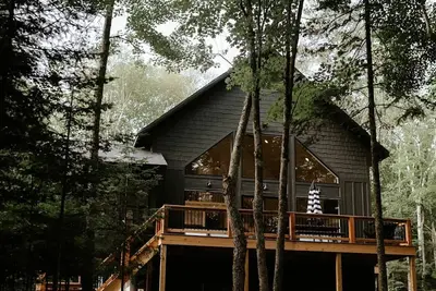 Image de Eve and Pine Lake Home, Custom lake home!