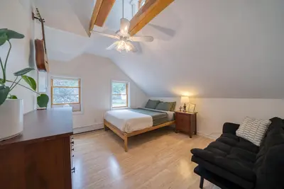 Image de House on the Babbling Brook - 2m to West Point