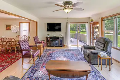 Image de Wfh-Friendly Columbiana Vacation Rental w/ Deck!