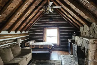Image de 1930s and 40s cabins located in the heart of the Laural highlands.