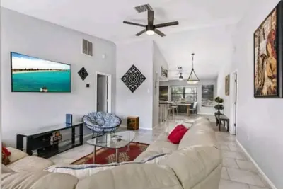 Image de Modern 2 Bedroom Farmhouse