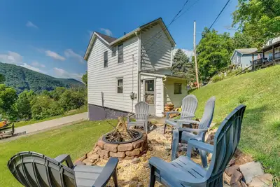 Image de Near Hiking Trails: Central Emporium Home