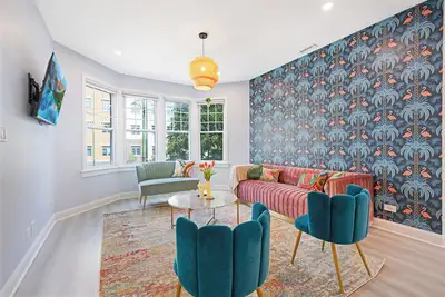 Image de Wrigleyville Jungle House w/ game room basement party room for large groups!