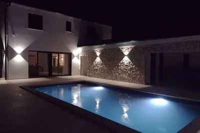 Image de Family friendly vacation house with pool and hobby/game room