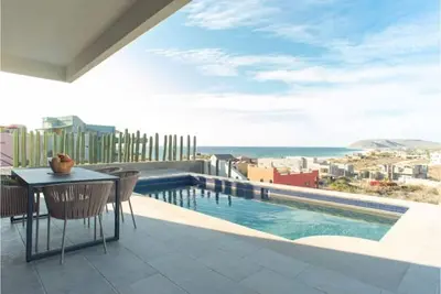 Image de Jaw dropping Ocean and Mountain Views!