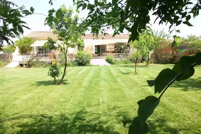 Image de Grande maison fraîche et familiale, piscine sécursée prohe d'Avignon