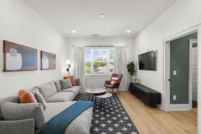 Image de Chic and Cozy Designer Condo 3 Miles to Downtown