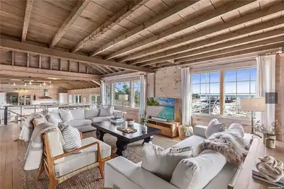 Image de 150ft of Private Beach, Newly Renovated Westhampton Beach House