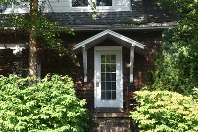 Image de Spacious home near nightlife, beaches, dunes, zoo, and Lake Michigan charters.