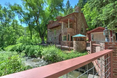 Image de Italian-Inspired Creekside Home Near Town, 10 mi. to Skiing & Hiking at Sunlight