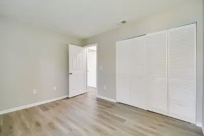 Image de What a 3 bedroom 2 and half bath 2-story townhome with resort style features!