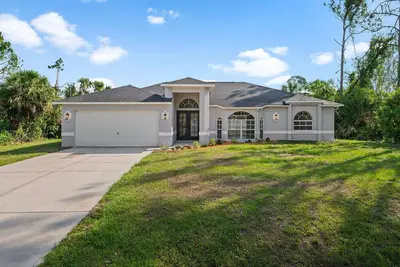 Image de Newly Updated House on Double Lot