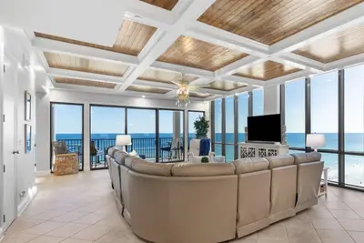 Image de 🦩Book Me Baby! Gulf-Front Condo at Emerald Towers🦩