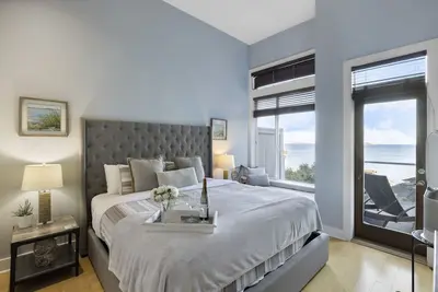 Image de Breathtaking Oceanview Parksville, Vancouver Isl. 1 min walk to beach, 2br 2bth