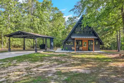 Image de A-frame in the cove