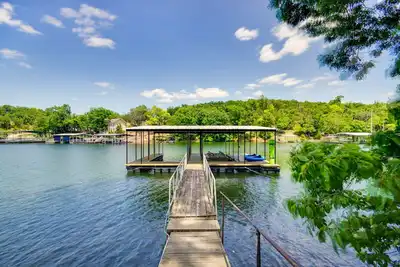 Image de Dock & Boat Slip: Lakefront Osage Beach Home!