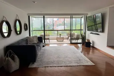 Image de Spacious & beautifully located\n