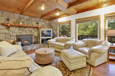 Image de Knickerbocker Retreat at Big Bear Village- Hot Tub- Games