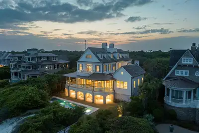 Image de True Oceanfront! Steps to beach! Private Pool, Spa and private Boardwalk!