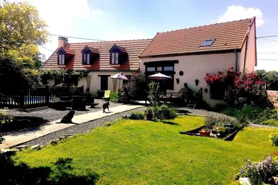 Image de Saint-Saturnin 3-Bed Home, Sleeps 10, Pool, Garden