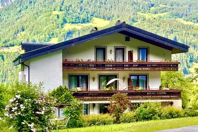 Image de Appartement \"Jordis\" avec vue sur les montagnes, terrasse privée, jardin et Wi-Fi