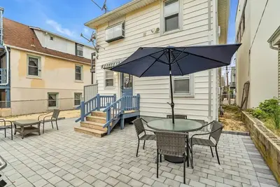 Image de Beach Apt- 1 Block from Beach