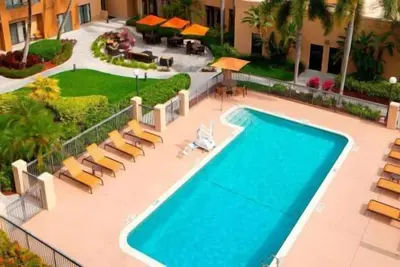 Image de Vacation is Calling! 2 Posh Units, Close to Boca Raton Beach, Free Parking, Pool