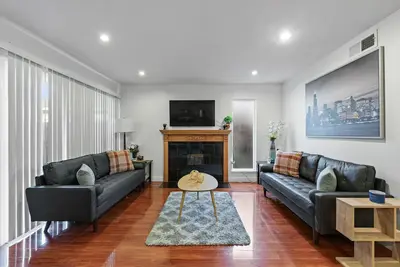 Image de Convenient Modern Cozy 4ba\/2br Hidden Gem