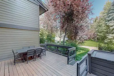 Image de 2 bedroom + Loft with two twin beds ; 2 bathrooms; sleeps 6