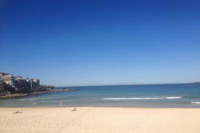Image de Large 2 Bedroom Apartment With Balcony Opposite Bondi Beach