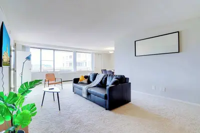 Image de Group-Friendly Stay Near Metro