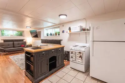 Image de Compact Convenience Studio Bsmt Apartment