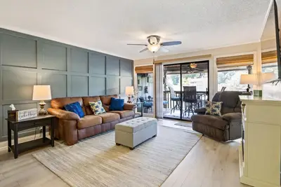 Image de Turtle Cove – Lakefront & Indoor Pool!